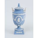 WEDGWOOD BLUE JASPERWARE POTTERY TWO-HANDLED URN AND COVER