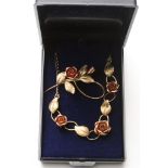 A Gold brooch and necklace in the form of flowers