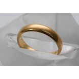 A 22ct gold wedding band ring