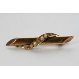 An Edwardian 14ct gold brooch inset with seed pear