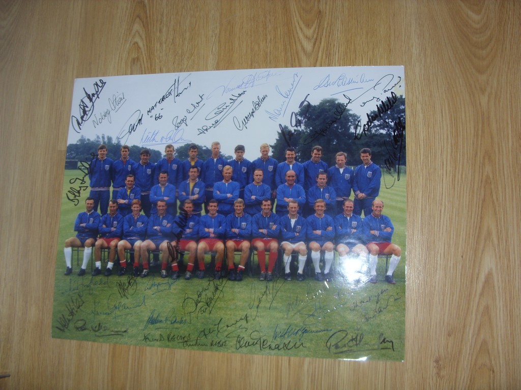 1966 England World Cup Squad Signed Photo: Large 15 x 12 inch photo of the whole squad (37