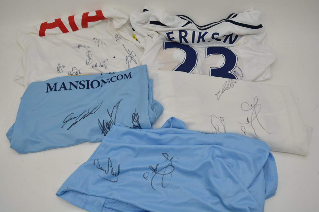 A collection of 5 signed Tottenham Hotspur footbal