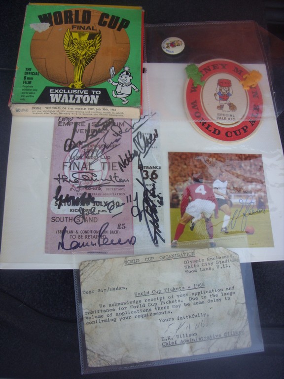 England 1966 World Cup Signed Cards: 10 signed car