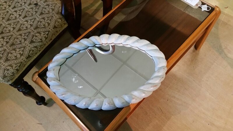 Small oval wall mirror with distressed cream painted rope frame (wooden), hanger to back - Image 2 of 5