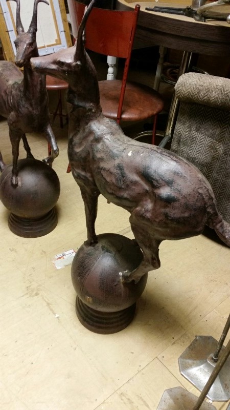 *Statuary: Pair of outdoor figures - deer depicted balanced on balls, cast iron, approx 95 cm - Image 4 of 8
