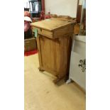 Late 19thC/early 20thC pine clerk's desk with cupboard under. Original key. 56cm wide, 43cm deep, 96