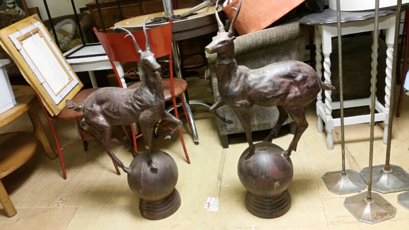 *Statuary: Pair of outdoor figures - deer depicted balanced on balls, cast iron, approx 95 cm