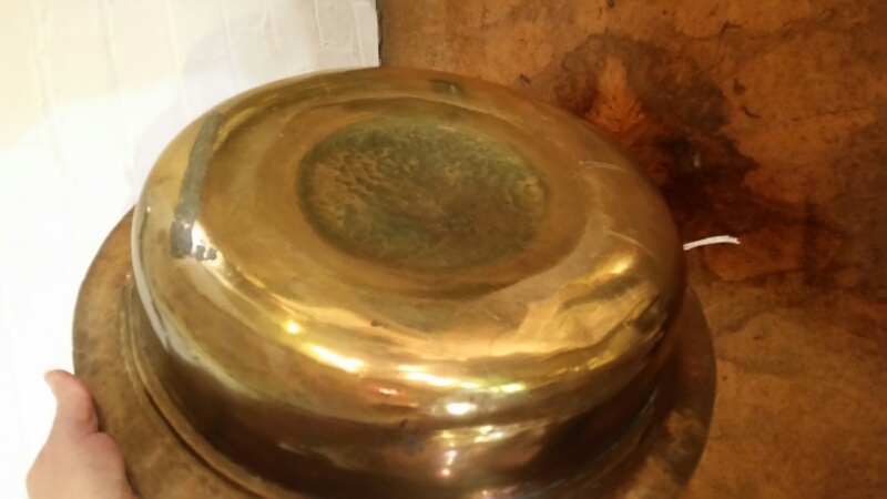 Large, decorative hand beaten brass bowl 47 cm diameter, 10cm high - Image 4 of 4