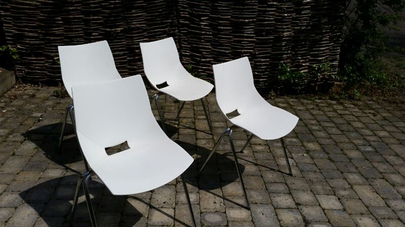 Set of 4 white Angelo Pinaffo shell chairs. Italian, chromed legs (some wear and rust underneath,