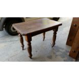 Oak dining table- (missing its wind-out handle) W: 105cm D: 69cm H: 75cm - nice size as it is to use