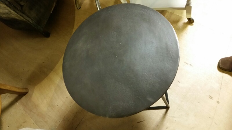 Terence Conran Content range: circular side table in bronze alumnium with iron cubic base. Approx 50 - Image 2 of 4