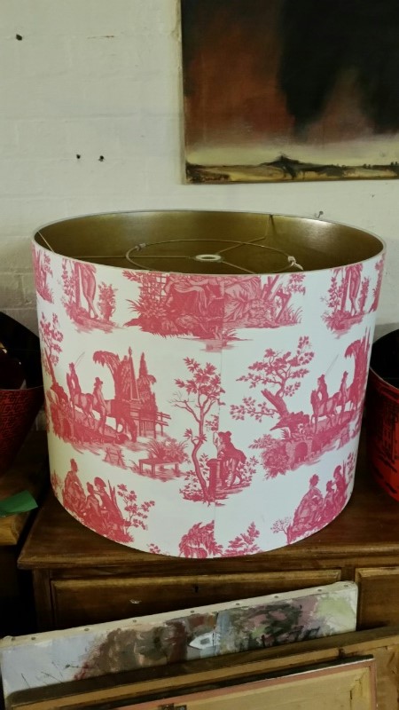 Large retro toile de jouy light shade in pink and white, 60cm diameter, 45cm high together with 3 - Image 3 of 7