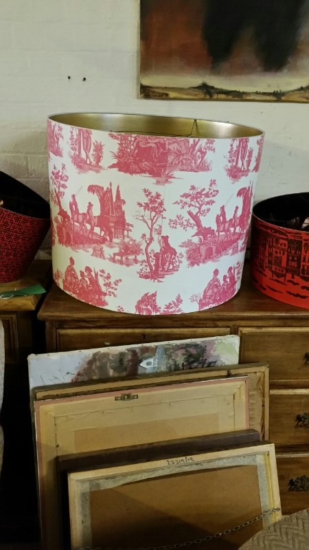 Large retro toile de jouy light shade in pink and white, 60cm diameter, 45cm high together with 3 - Image 5 of 7