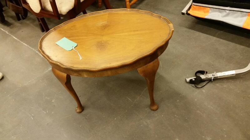 Small but elegant vintage coffee table with quarter banded top 70 cm wide, 50 cm deep, 43 cm high (