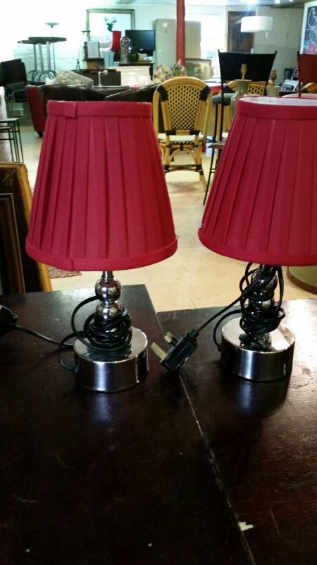 Two small table lamps, PAT tested, silvered bases, red shades - Image 4 of 5