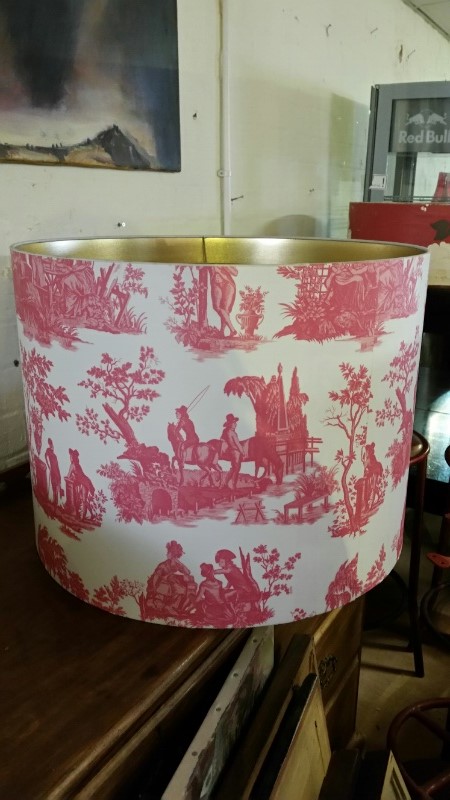 Large retro toile de jouy light shade in pink and white, 60cm diameter, 45cm high together with 3 - Image 7 of 7