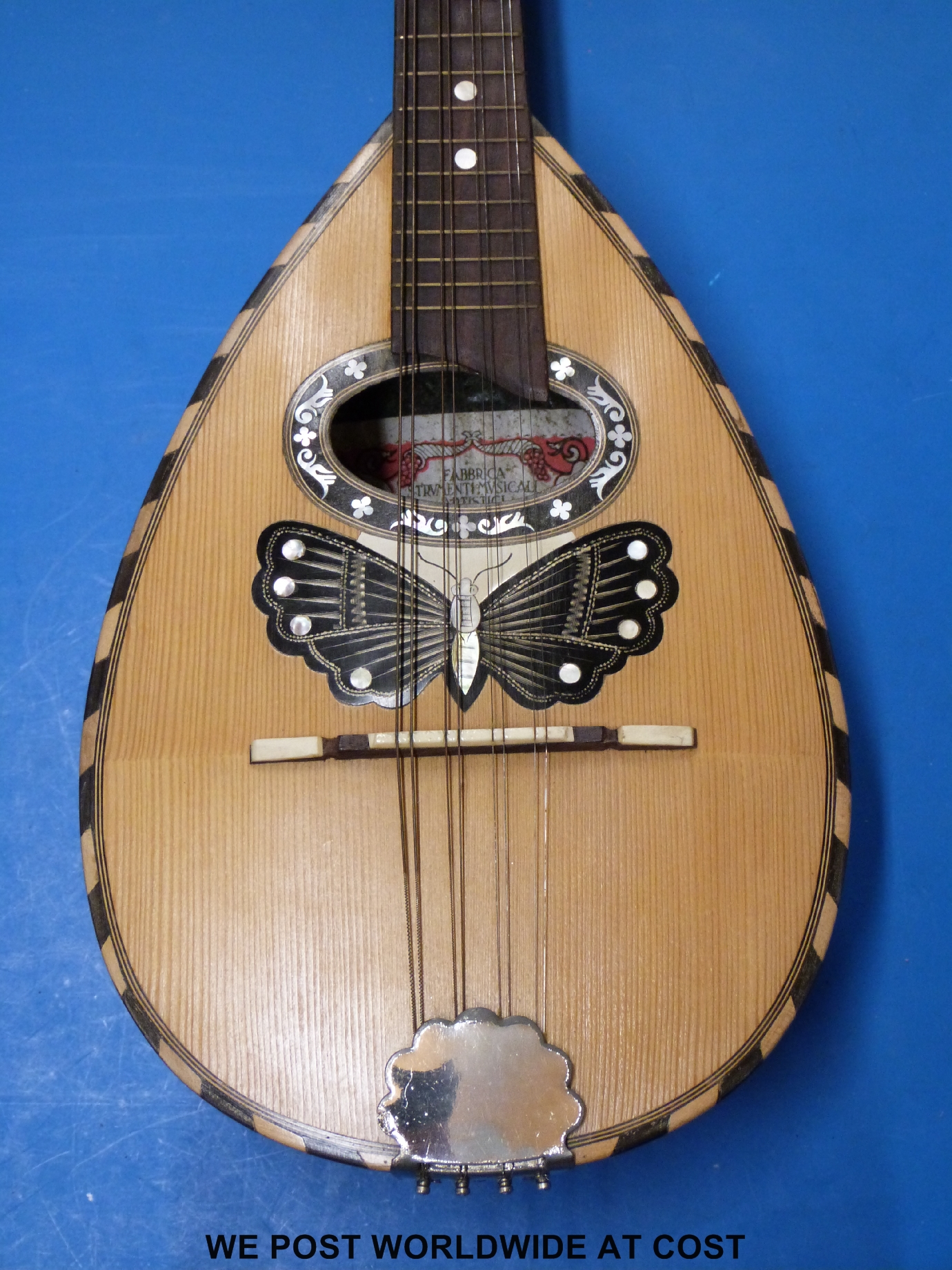 A cased c1920 Ermelinda Silvestri Catania mandolin decorated with butterfly inlay and mother of - Image 2 of 4