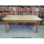 A pine kitchen table (L189cm x W82cm xH78cm)