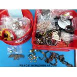 A quantity of costume jewellery to include a glass beaded necklace, white metal earrings,