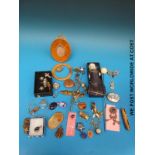 A quantity of costume jewellery to include an ivory stick pin, agate brooch,