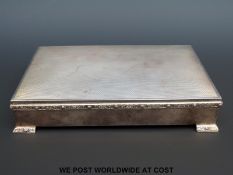 A modern hallmarked silver cigarette case, B'ham 1988, maker S J Rose & Son (width 21cm, depth 14cm,