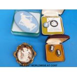 A large cameo depicting a cherub praying in a gilt brooch, a large Wedgwood Jasper ware brooch,