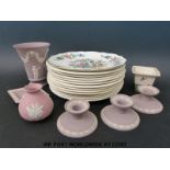 A collection of Wedgwood ceramics including London Views plates,