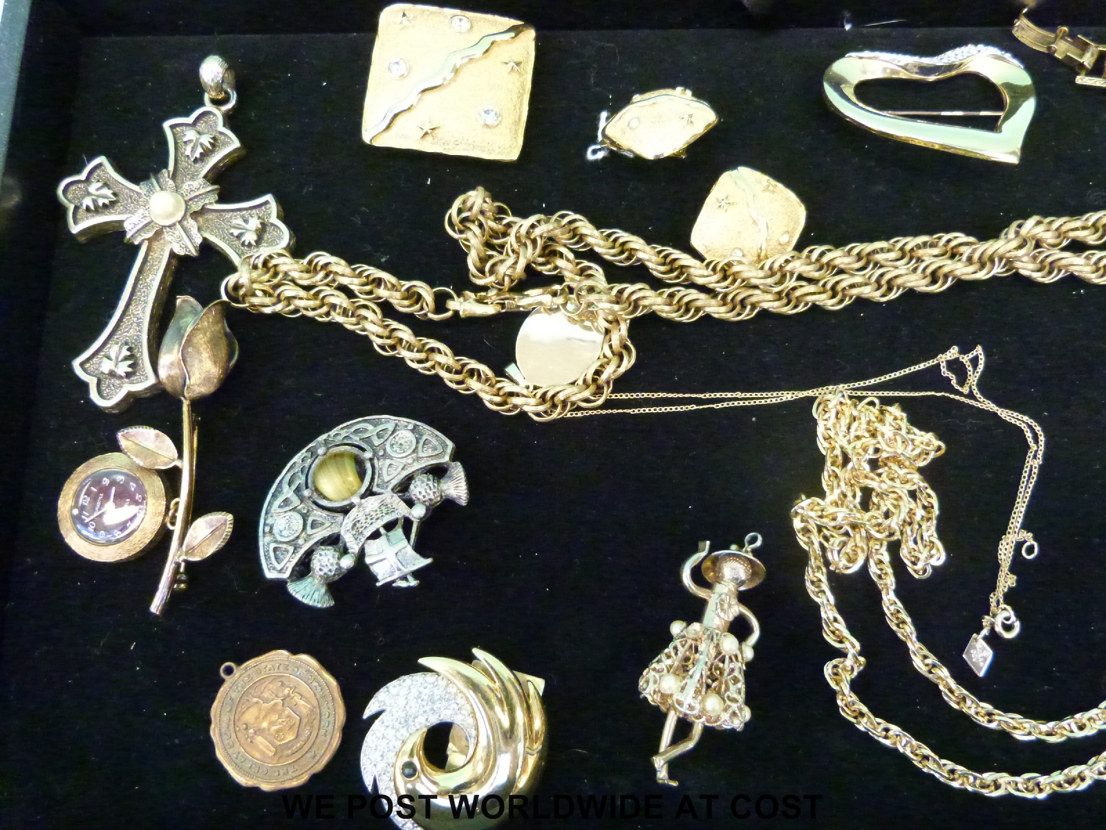 A quantity of costume jewellery to include a large cameo set necklace, Trifari brooch, - Image 2 of 7