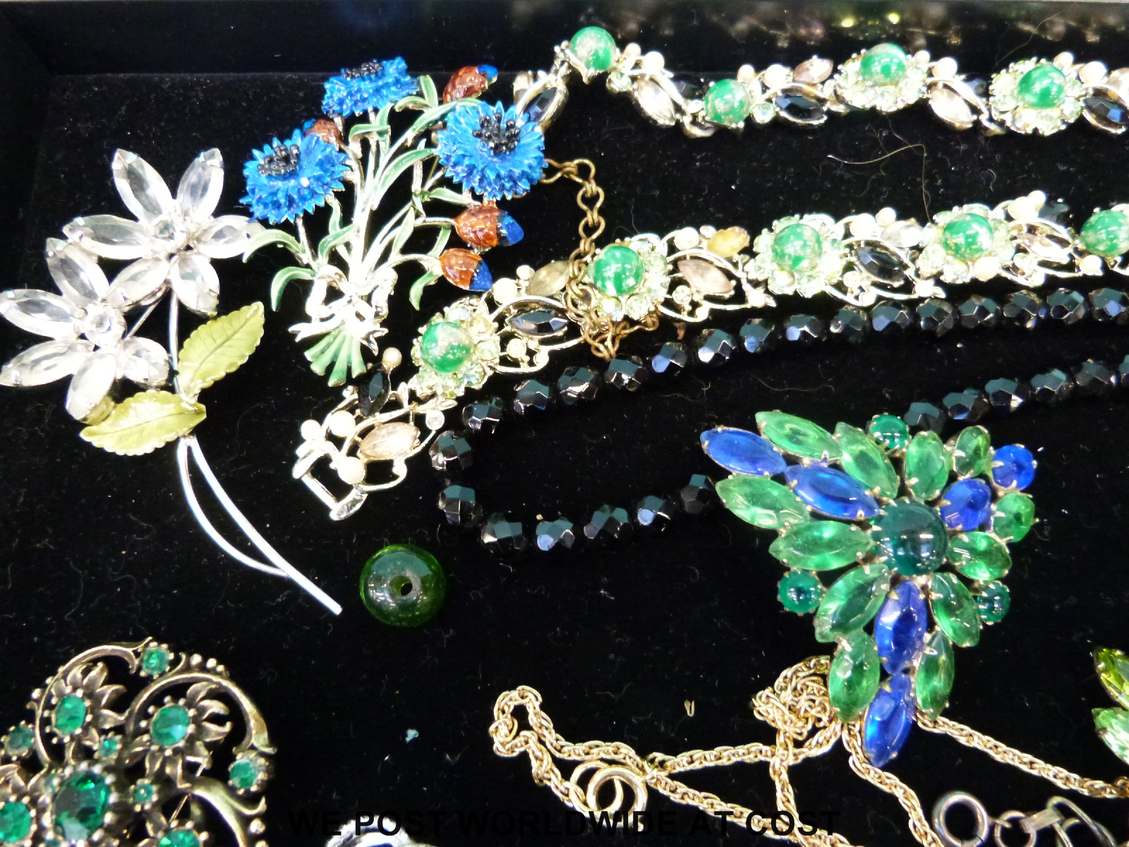 A quantity of costume jewellery to include a large cameo set necklace, Trifari brooch, - Image 4 of 7