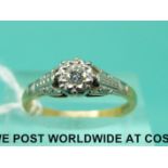 An 18ct gold ring set with a diamond in a platinum setting (size N)