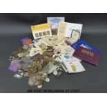 A quantity of sundry UK coinage etc, includes farthings, a silver commemorative crown,