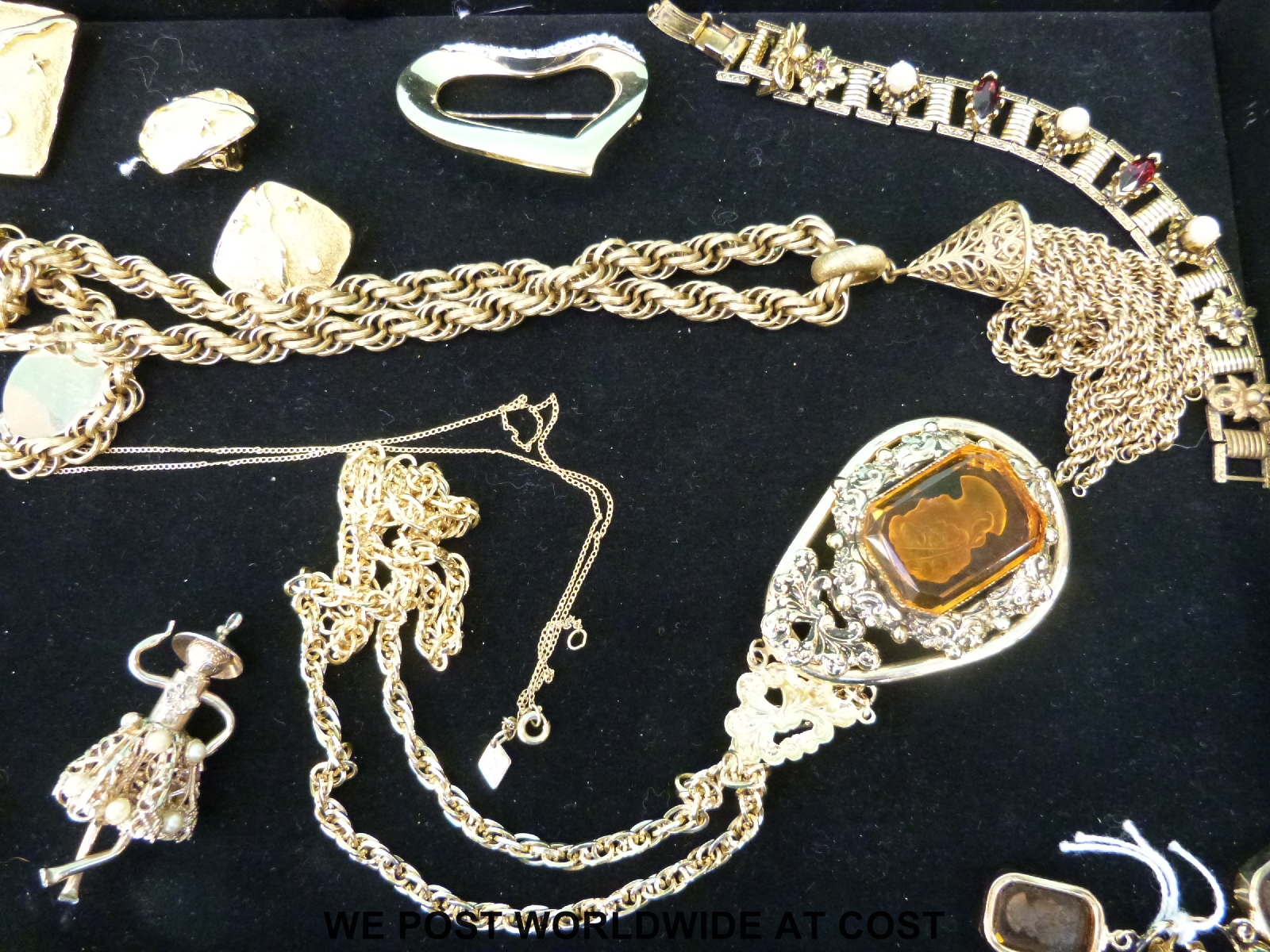 A quantity of costume jewellery to include a large cameo set necklace, Trifari brooch, - Image 3 of 7