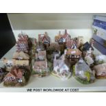 A quantity of Lilliput Lane cottages (approximately 23)