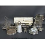 A quantity of silver plate to include a Walker & Hall wine bottle holder, fish servers,