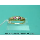 An Edwardian 18ct gold ring set with alternating diamonds and rubies (size P)