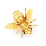 18ct gold bee brooch