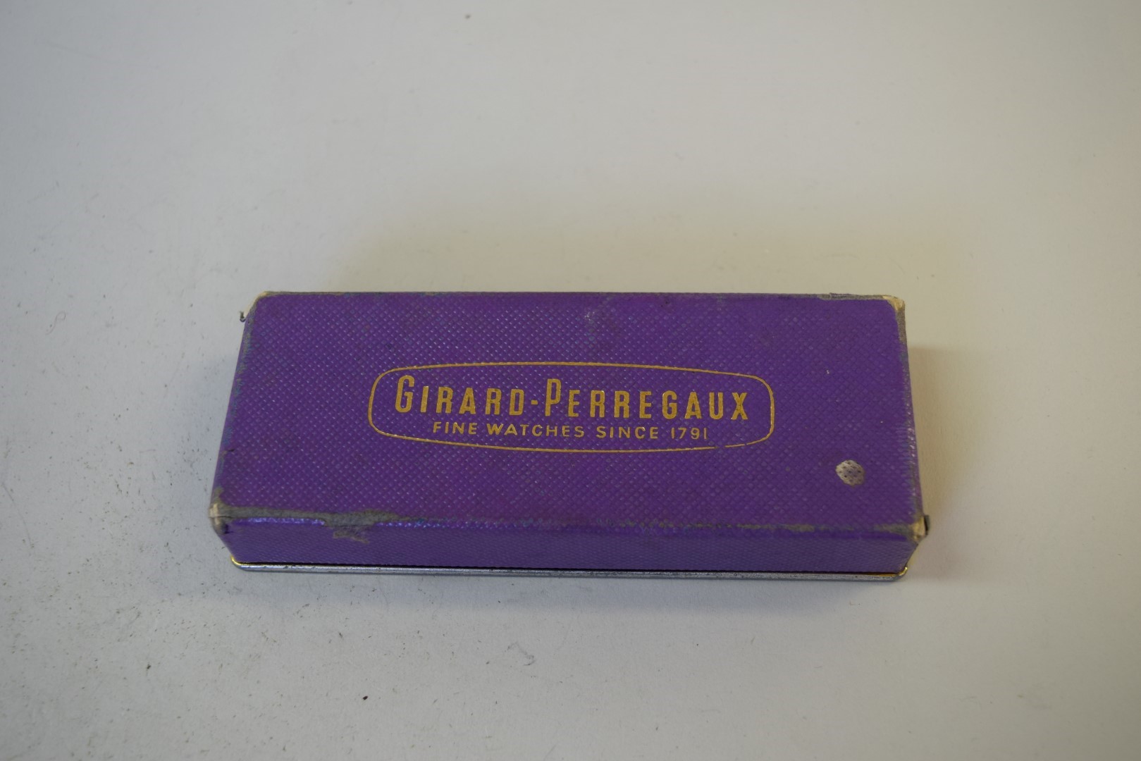 A vintage boxed Girard Perregaux gentleman's wristwatch, having black leather strap with GP buckle. - Image 2 of 5