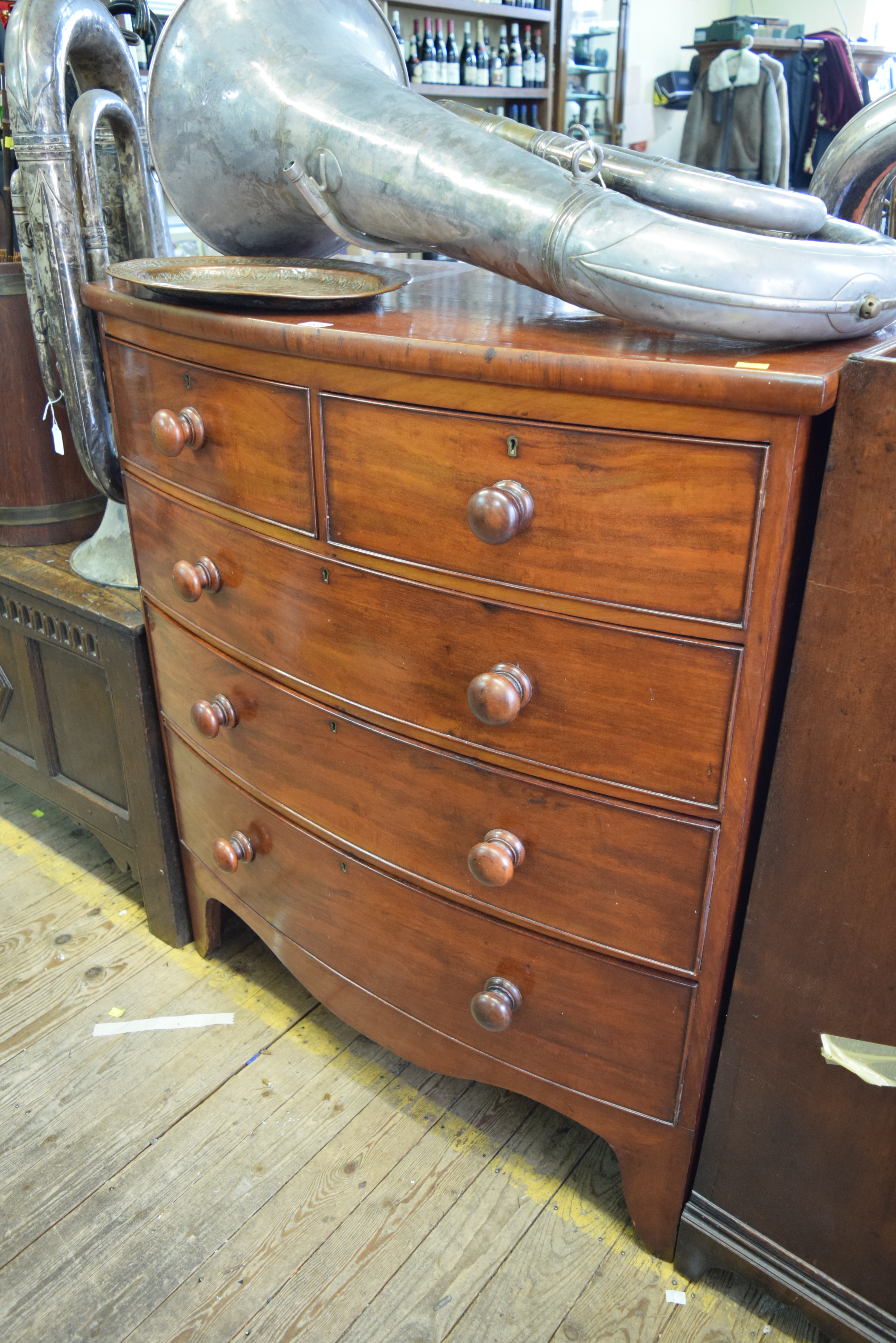 A 19th century mahogany bowfront chest of drawers, 99.5cm wide.