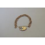 A 9ct gold gate bracelet having padlock clasp, 8g.