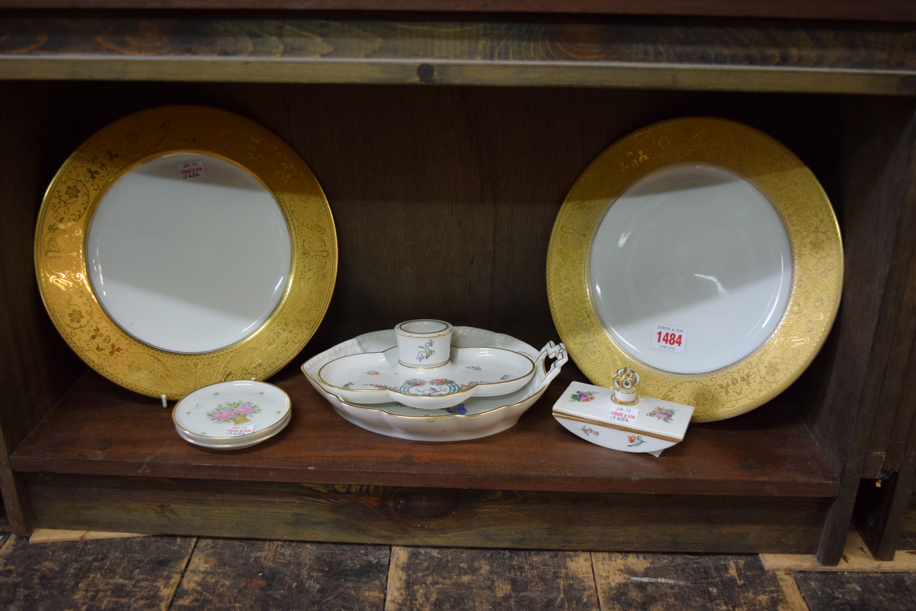 A small quantity of Continental porcelain, - Image 3 of 5