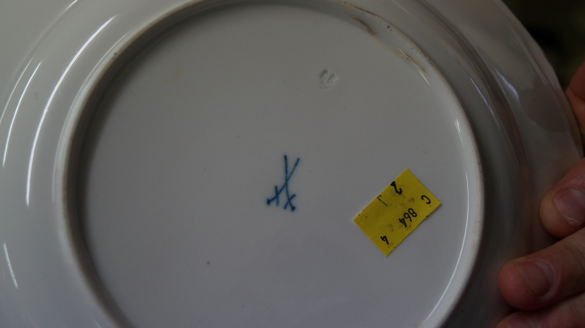 A small quantity of Continental porcelain, - Image 5 of 5