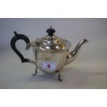 An Edwardian silver bachelors teapot, by Robert Pringle & Sons, London 1905,