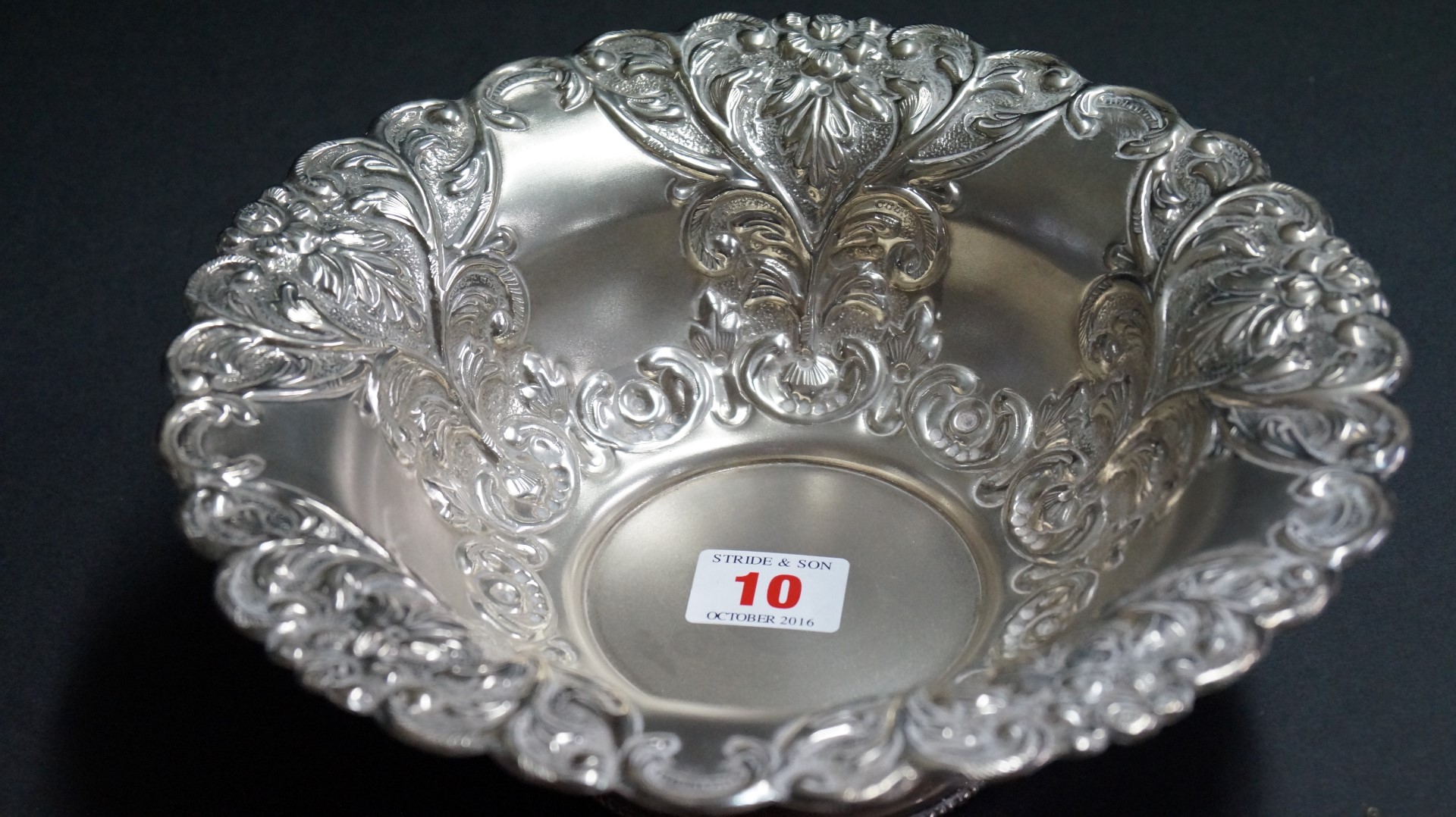 A burnished white metal fruit bowl, having floral decoration, 23. - Image 3 of 4