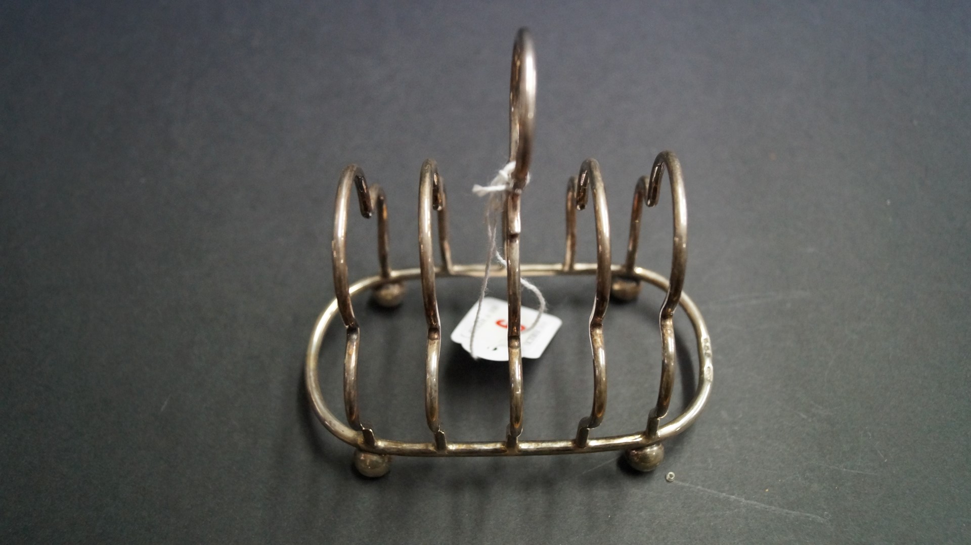 A silver four division toast rack, by Alexander Clarke & Co Ltd, Birmingham 1924, 124cm wide, 152g.