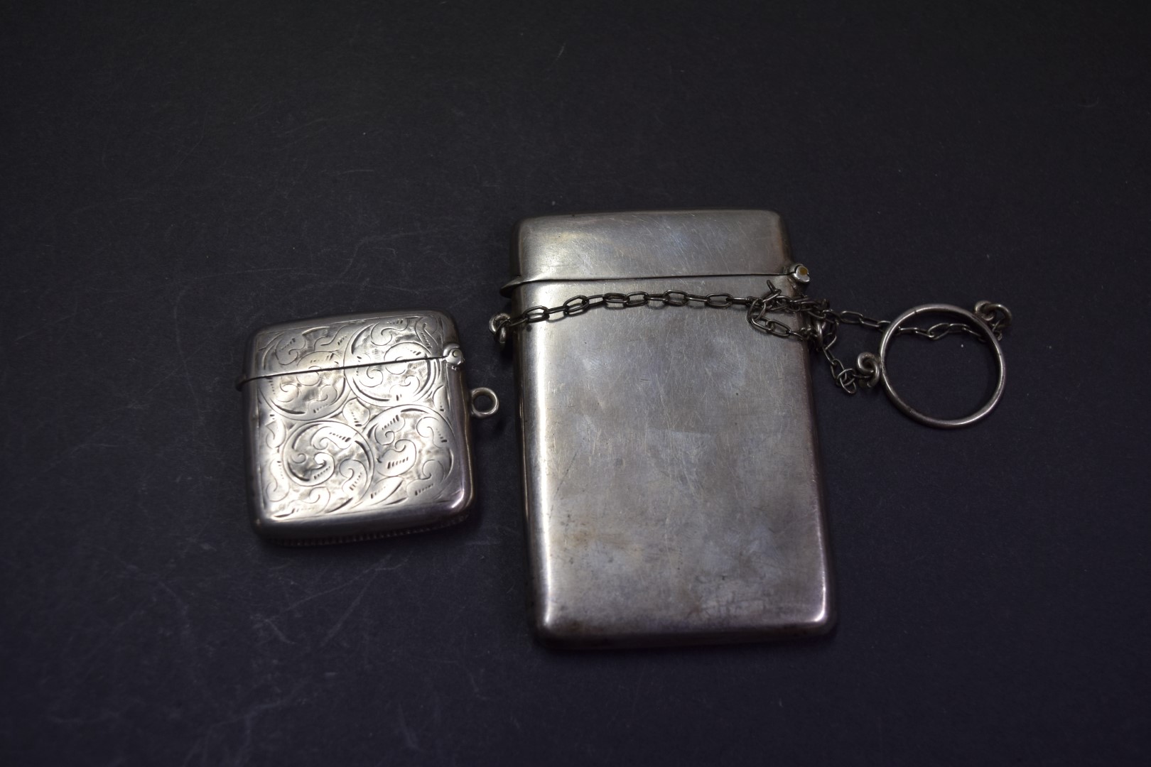 A silver card case, by E.J Trevitt & Sons, Chester 1915, 8.