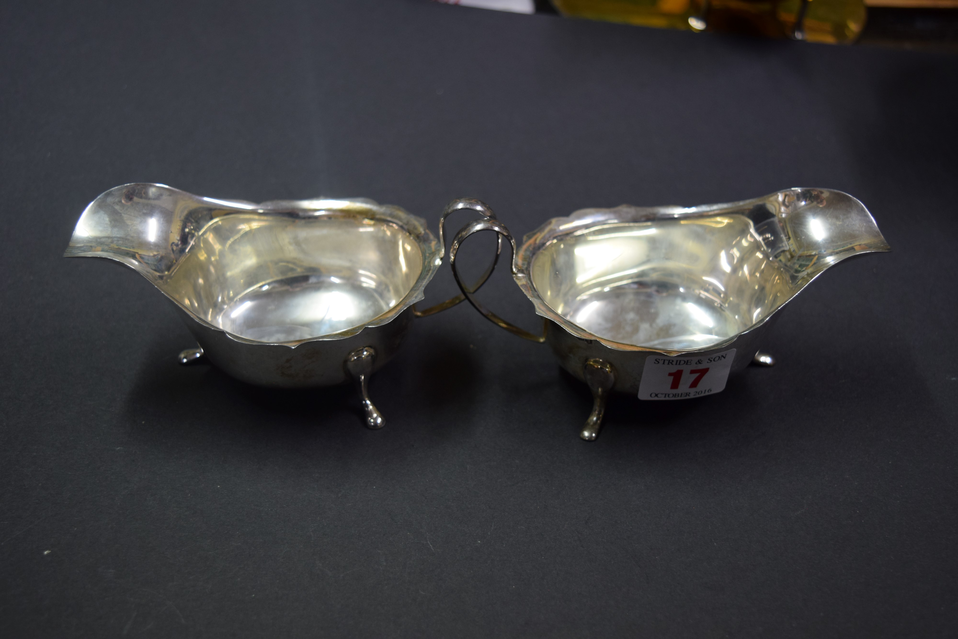 A pair of silver sauce boats, by Viners, Sheffield 1933 and 1934, 219g.