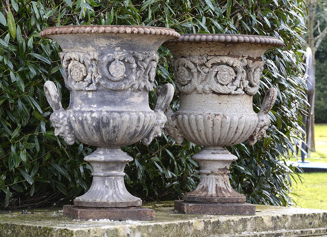 Garden Urns: A pair of Handyside Foundry cast iron urns 2nd half 19th century79cm.; 31ins high