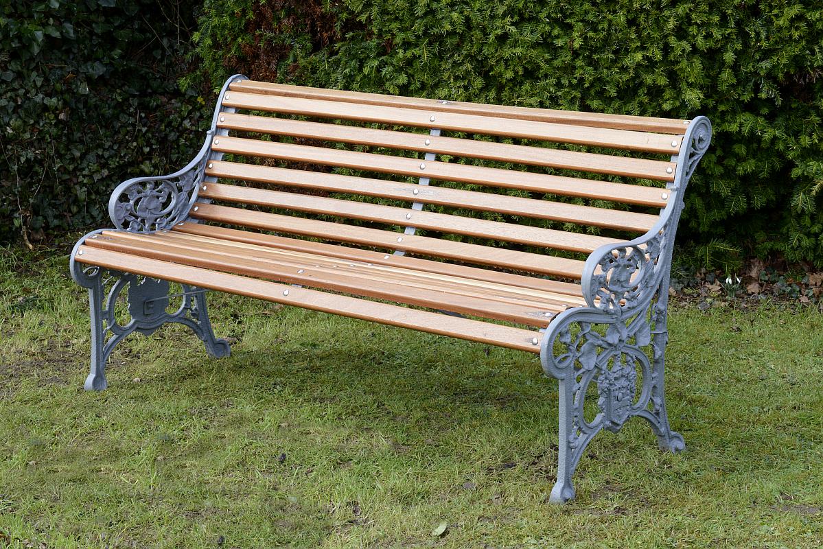 Garden Seat: A pair of rare Coalbrookdale Foundry Nasturtium pattern cast iron seats late 19th - Image 2 of 2