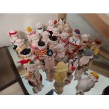 Set of 25 piggies figures