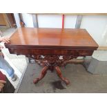 Victorian mahog. tea table